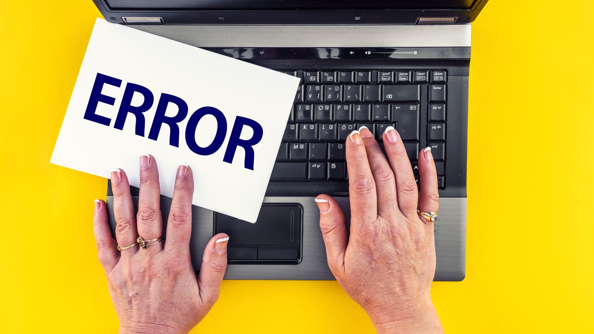 5 Errores Administrativos que Destruyen un Estudio Webcam - Usa MaJu ERP para evitarlos